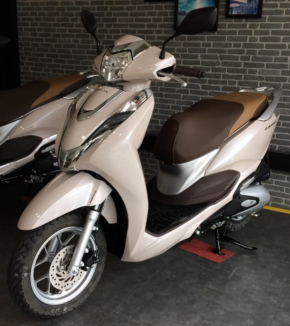 Honda Lead 125 · Beige
